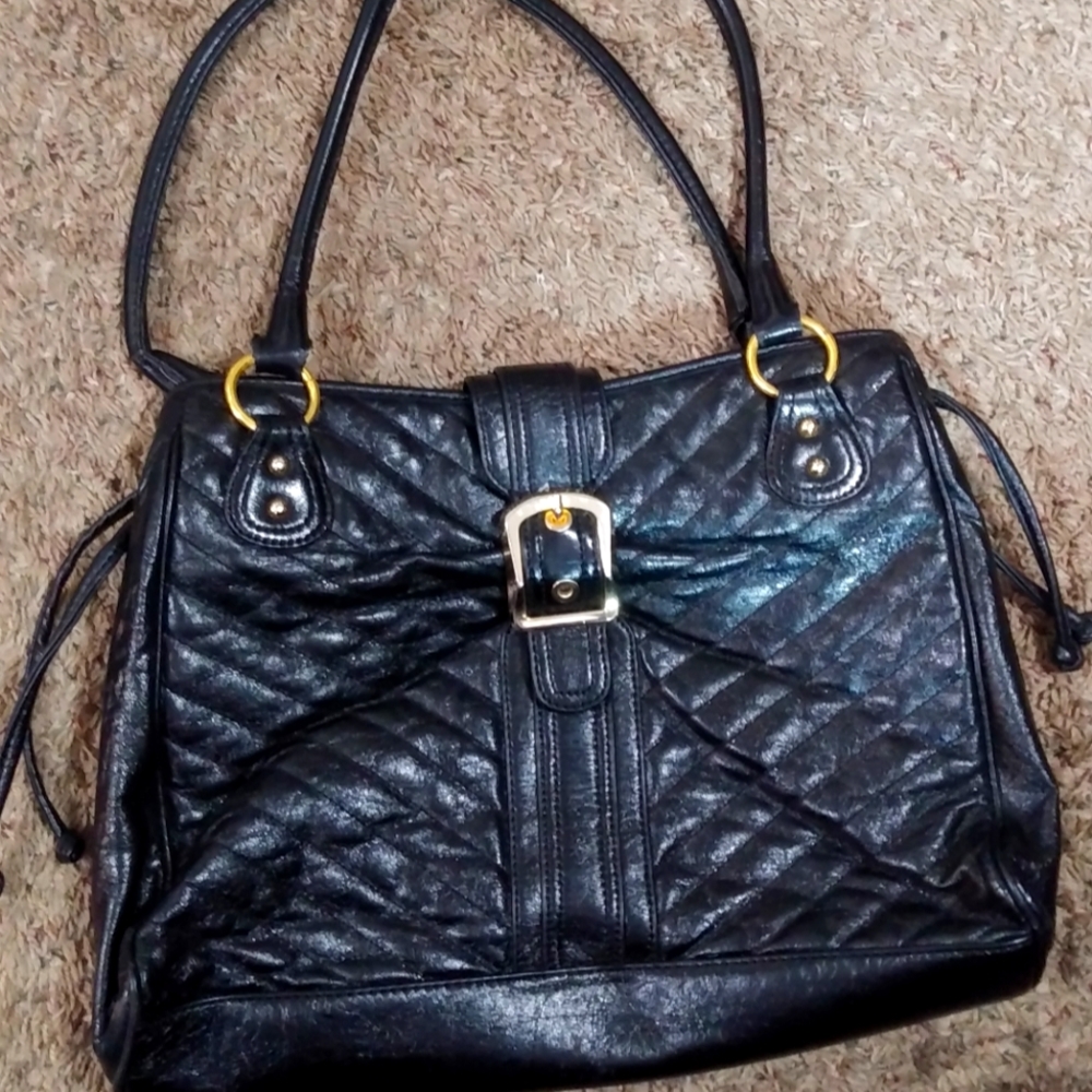 Women's black Worthington bag w/zippers and pockets inside